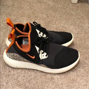 Nike Lunarcharge BN Essential Safari Running Shoes